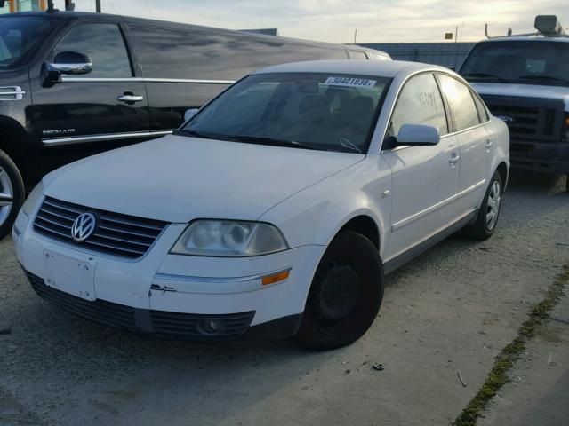 WVWPD63BX2P124273 - 2002 VOLKSWAGEN PASSAT GLS WHITE photo 2