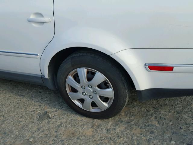 WVWPD63BX2P124273 - 2002 VOLKSWAGEN PASSAT GLS WHITE photo 9