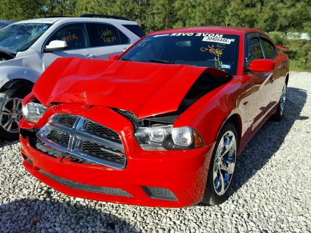 2C3CDXBG1EH353603 - 2014 DODGE CHARGER SE RED photo 2