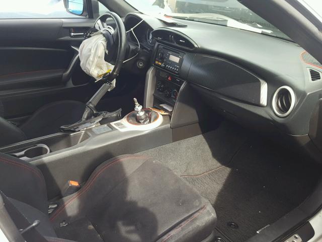 JF1ZNAA13D1700199 - 2013 TOYOTA SCION FR-S თეთრი ფოტო 5