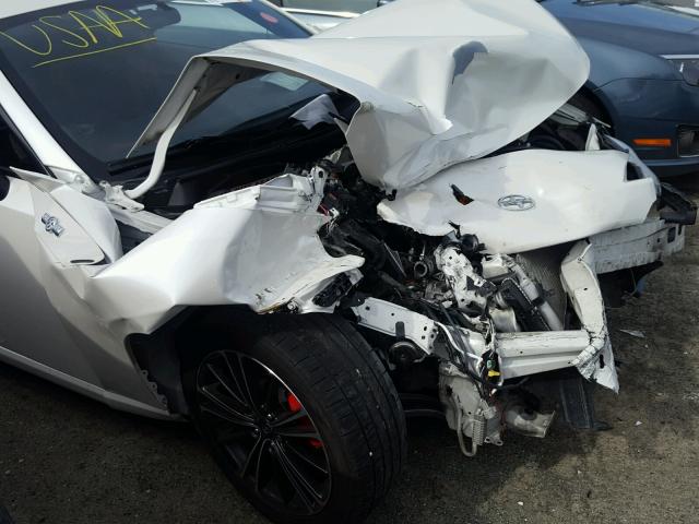 JF1ZNAA13D1700199 - 2013 TOYOTA SCION FR-S თეთრი ფოტო 9