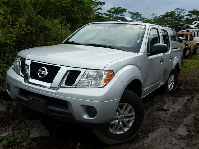 1N6AD0EV9JN710576 - 2018 NISSAN FRONTIER S SILVER photo 2