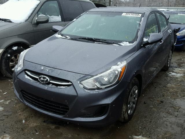 KMHCT4AE5GU012715 - 2016 HYUNDAI ACCENT SE GRAY photo 2