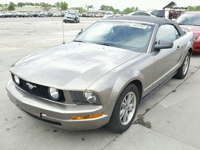 1ZVFT84N655223575 - 2005 FORD MUSTANG BROWN photo 2