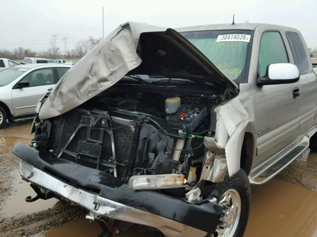 1GCHC29U41E188456 - 2001 CHEVROLET SILVERADO GRAY photo 9