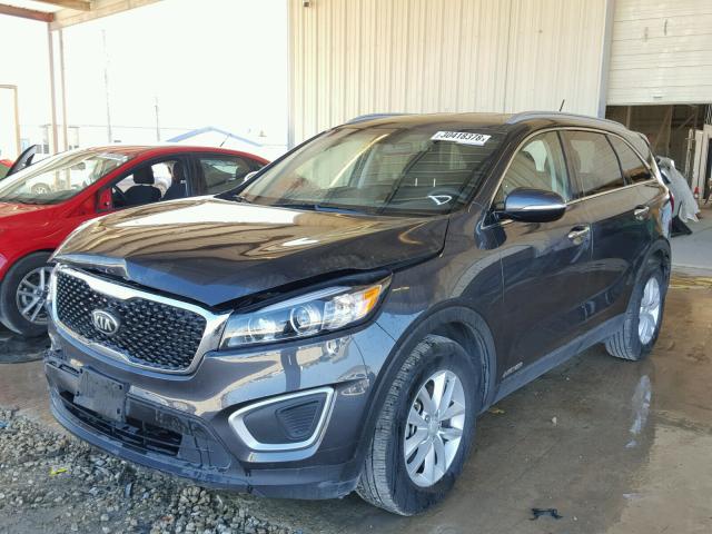 5XYPGDA57JG341788 - 2018 KIA SORENTO LX BLACK photo 2