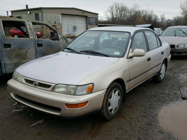 2T1BB02E8TC139993 - 1996 TOYOTA COROLLA DX GOLD photo 2