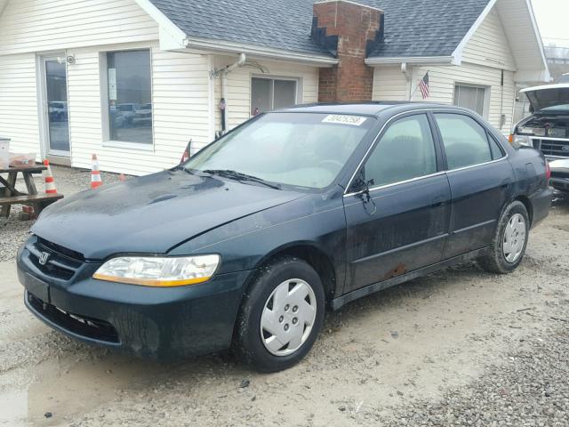 1HGCG1645WA010925 - 1998 HONDA ACCORD LX GREEN photo 2