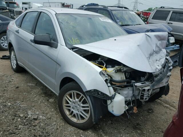 1FAHP3FN6AW295208 - 2010 FORD FOCUS SILVER photo 1