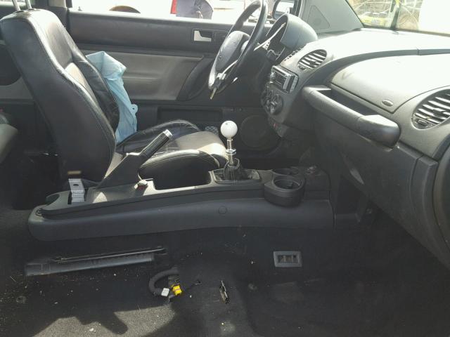 3VWFE21C53M423350 - 2003 VOLKSWAGEN NEW BEETLE 黑色 照片 5