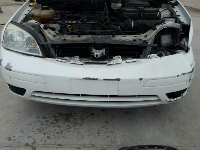 1FAHP37N27W120154 - 2007 FORD FOCUS ZX5 WHITE photo 9