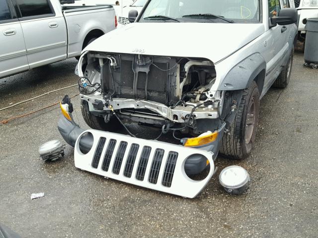 1J4GL38K46W219038 - 2006 JEEP LIBERTY RE SILVER photo 9