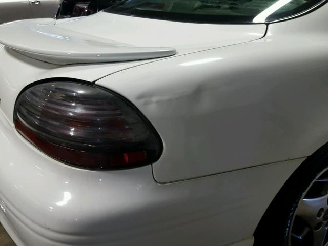 1G2WR12171F121817 - 2001 PONTIAC GRAND PRIX WHITE photo 10