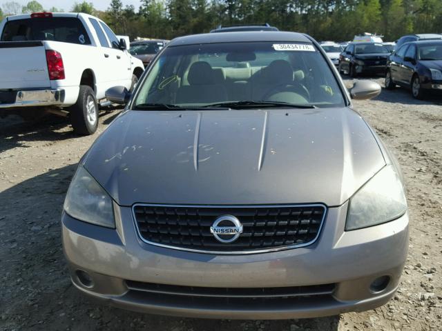 1N4AL11D85C395804 - 2005 NISSAN ALTIMA S GOLD photo 9