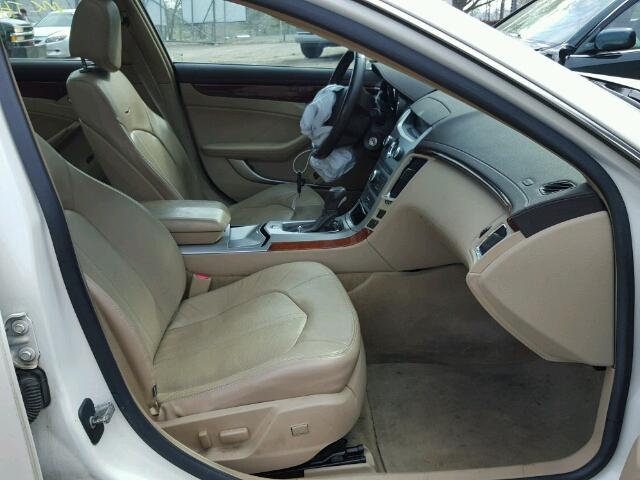 1G6DF577080143044 - 2008 CADILLAC CTS WHITE photo 5