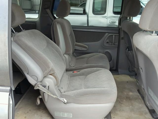 5TDZA22C74S216664 - 2004 TOYOTA SIENNA XLE GRAY photo 6