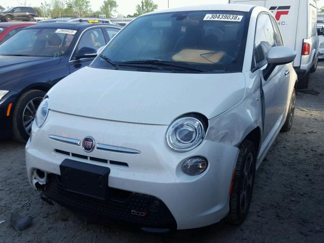 3C3CFFGE3HT515321 - 2017 FIAT 500 ELECTR WHITE photo 2