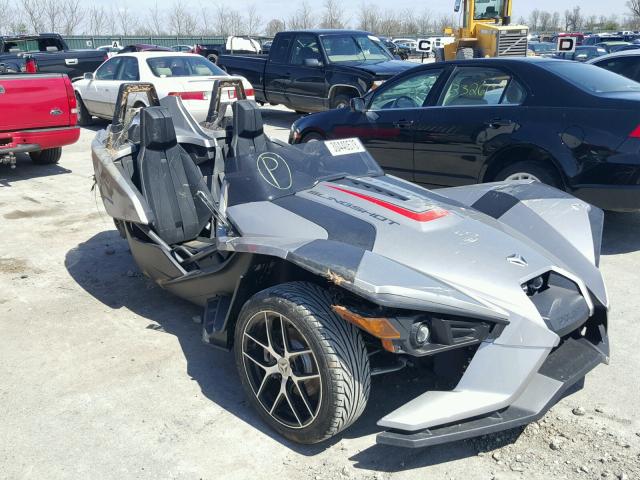 57XAAPFA3G7114688 - 2016 POLARIS SLINGSHOT SILVER photo 1