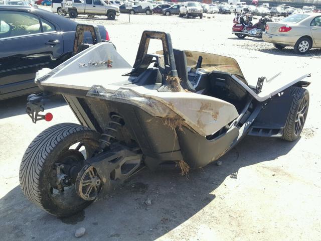 57XAAPFA3G7114688 - 2016 POLARIS SLINGSHOT SILVER photo 4