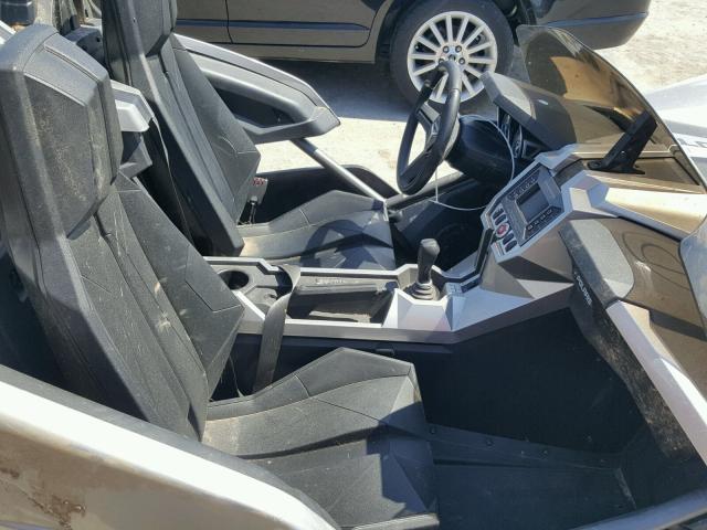 57XAAPFA3G7114688 - 2016 POLARIS SLINGSHOT SILVER photo 5