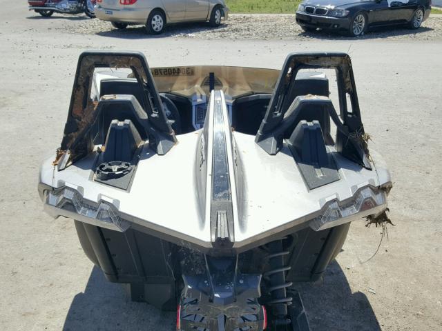 57XAAPFA3G7114688 - 2016 POLARIS SLINGSHOT SILVER photo 6
