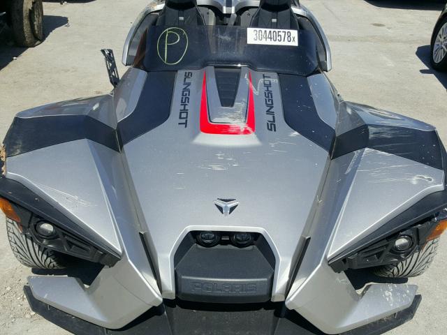 57XAAPFA3G7114688 - 2016 POLARIS SLINGSHOT SILVER photo 9