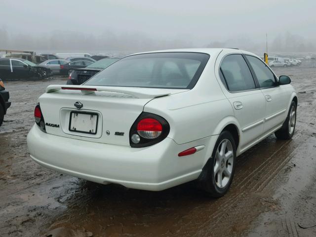 JN1CA31A6YT026537 - 2000 NISSAN MAXIMA GLE WHITE photo 4