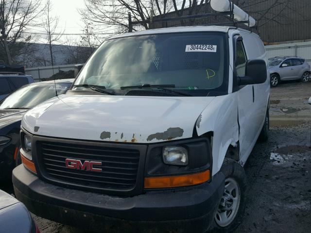 1GTGG25C081233925 - 2008 GMC SAVANA G25 WHITE photo 2