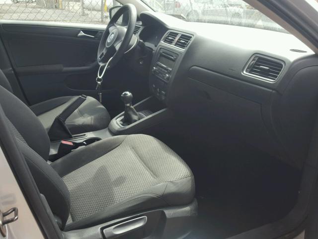 3VW1K7AJ0BM347288 - 2011 VOLKSWAGEN JETTA BASE ვერცხლისფერი ფოტო 5