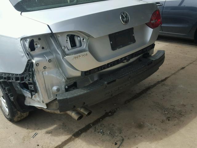 3VW1K7AJ0BM347288 - 2011 VOLKSWAGEN JETTA BASE ვერცხლისფერი ფოტო 9