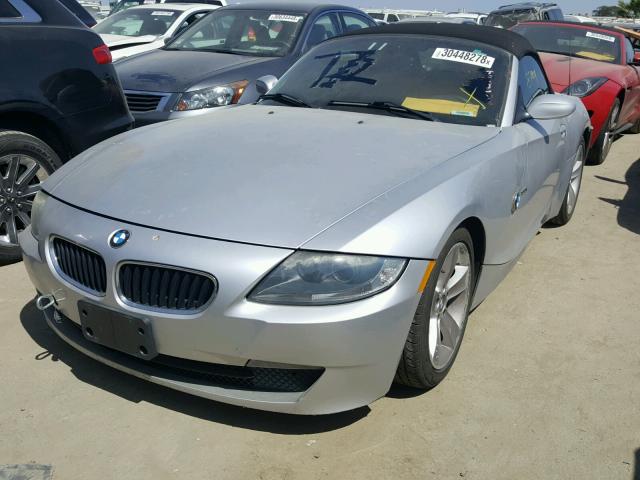 4USBU33586LW58155 - 2006 BMW Z4 3.0 SILVER photo 2