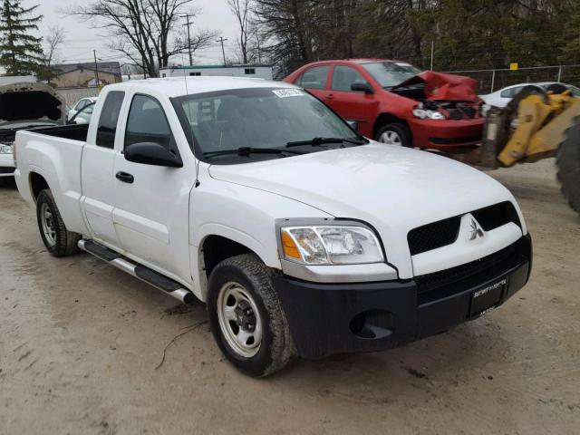 1Z7HC22K06S574149 - 2006 MITSUBISHI RAIDER LS WHITE photo 1