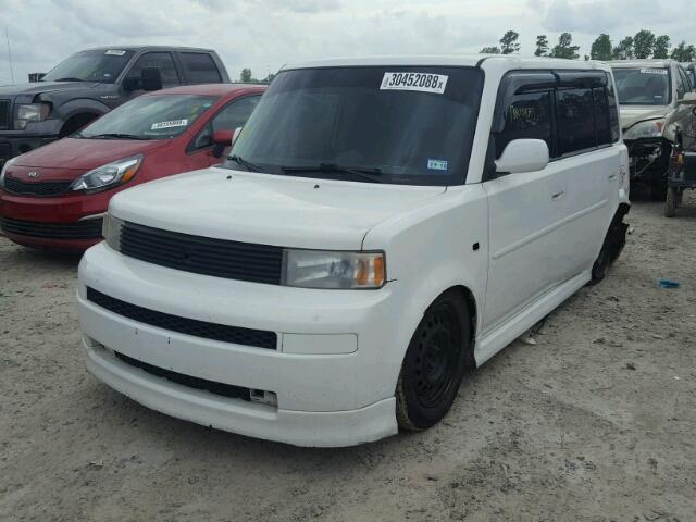 JTLKT324350192365 - 2005 TOYOTA SCION XB WHITE photo 2