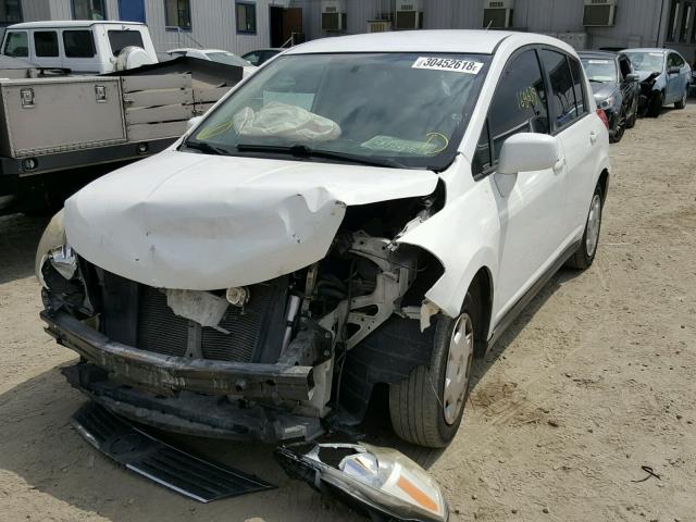 3N1BC13E48L389451 - 2008 NISSAN VERSA S WHITE photo 2