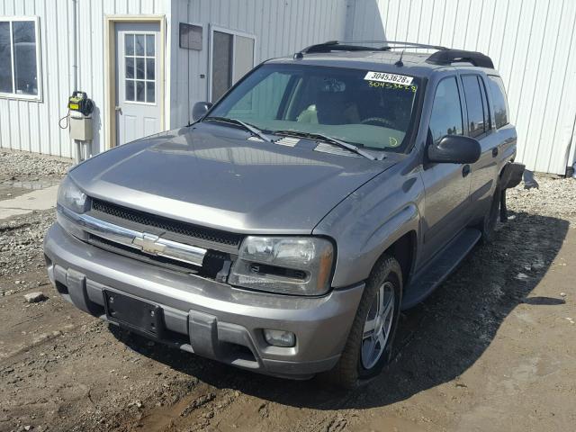 1GNES16S656183978 - 2005 CHEVROLET TRAILBLAZE GRAY photo 2