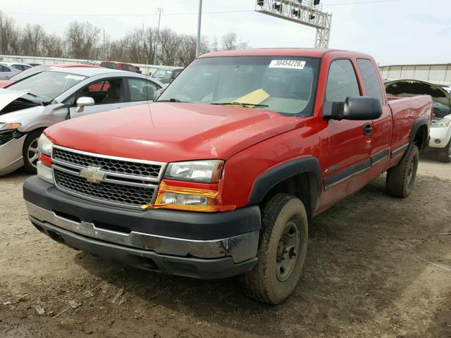 1GCHK29U85E104101 - 2005 CHEVROLET SILVERADO RED photo 2