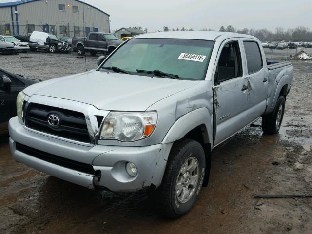 5TEMU52N47Z424917 - 2007 TOYOTA TACOMA DOU SILVER photo 2