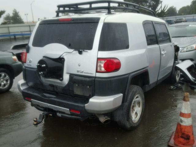 JTEBU11F070023970 - 2007 TOYOTA FJ CRUISER SILVER photo 4