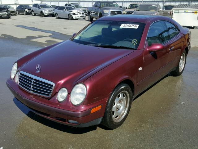 WDBLJ65G2WF025327 - 1998 MERCEDES-BENZ CLK 320 MAROON photo 2