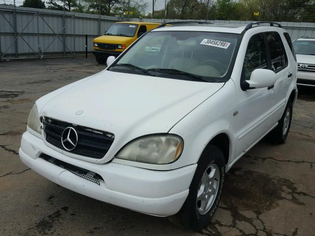 4JGAB54E31A283079 - 2001 MERCEDES-BENZ ML 320 WHITE photo 2