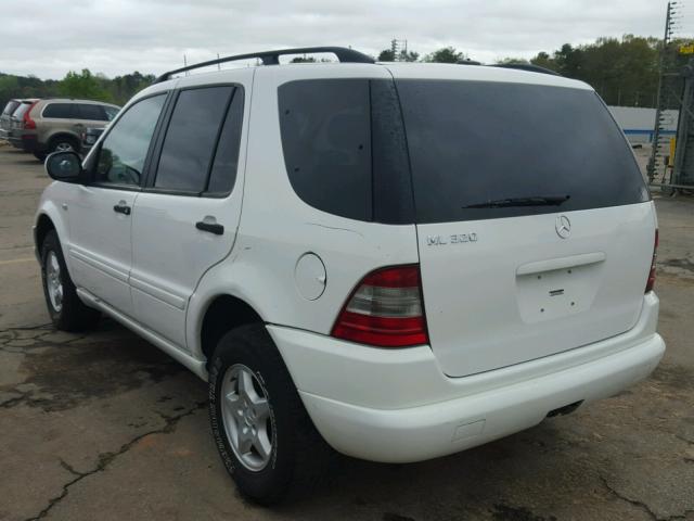 4JGAB54E31A283079 - 2001 MERCEDES-BENZ ML 320 WHITE photo 3