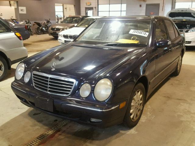 WDBJF82J72X071146 - 2002 MERCEDES-BENZ E 320 4MAT BLUE photo 2