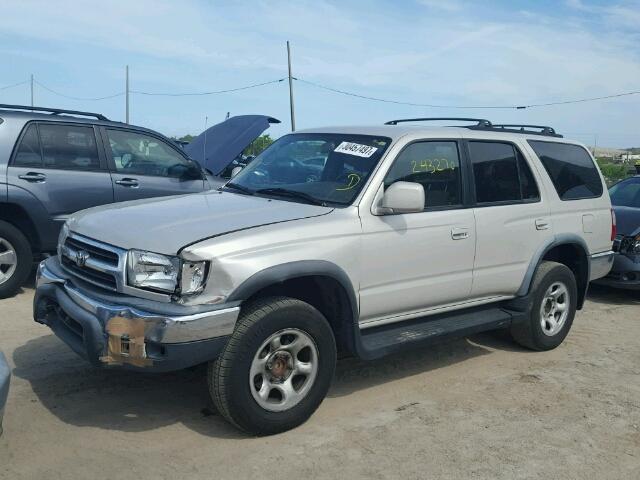 JT3GN86R6Y0147265 - 2000 TOYOTA 4RUNNER SR SILVER photo 2