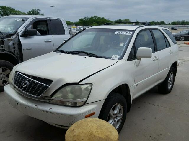 JTJGF10UX20127019 - 2002 LEXUS RX 300 WHITE photo 2