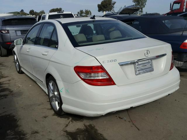 WDDGF5EB1BA474949 - 2011 MERCEDES-BENZ C 300 WHITE photo 3