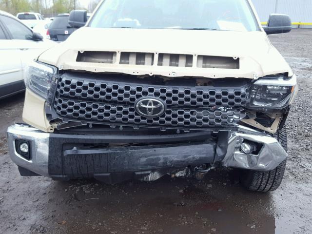 5TFDY5F1XJX687617 - 2018 TOYOTA TUNDRA CRE TAN photo 9