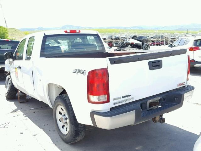 1GTR2TE36BZ125380 - 2011 GMC SIERRA K15 WHITE photo 3