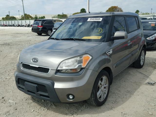 KNDJT2A22A7029547 - 2010 KIA SOUL + GRAY photo 2