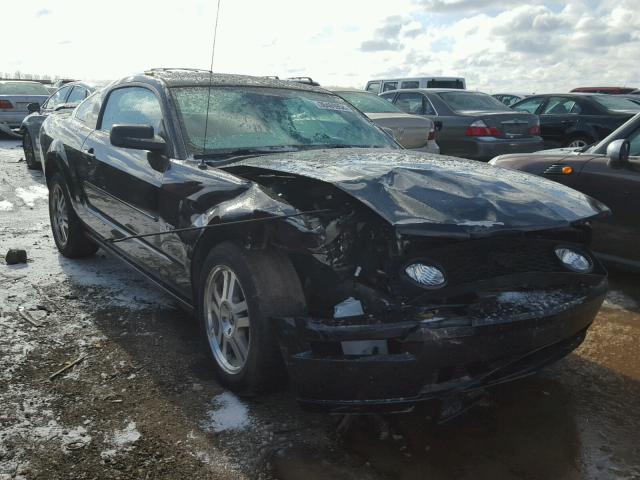 1ZVFT82H955142535 - 2005 FORD MUSTANG GT BLACK photo 1
