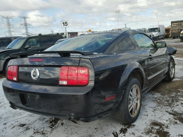 1ZVFT82H955142535 - 2005 FORD MUSTANG GT BLACK photo 4